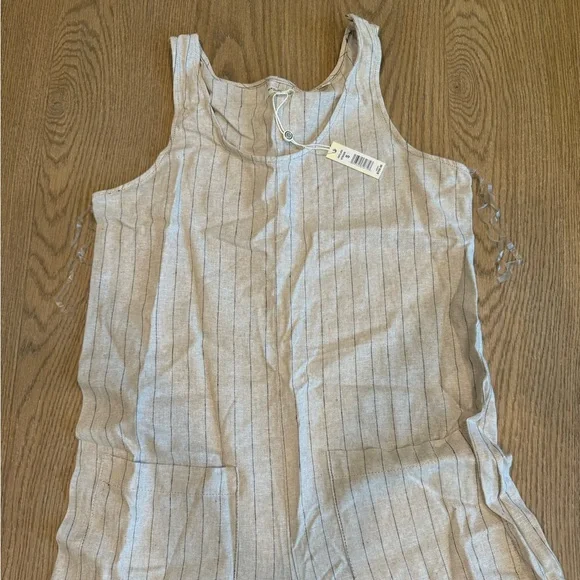 Max Studio Wide Leg Jumpsuit - Picture 4 of 8